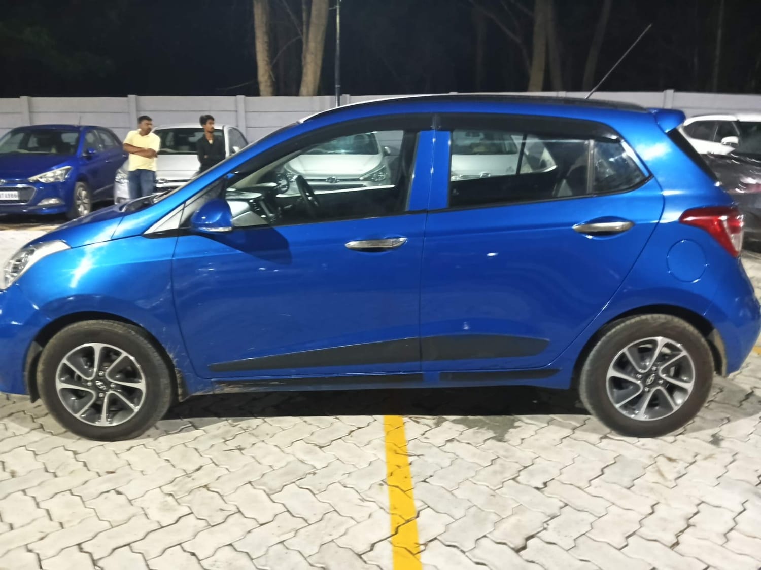 View 2019 Hyundai Grand i10 1.2 Sportz AT Petrol Image 2 Used 2019 Hyundai Grand i10 1.2 Sportz AT Petrol Image 2
