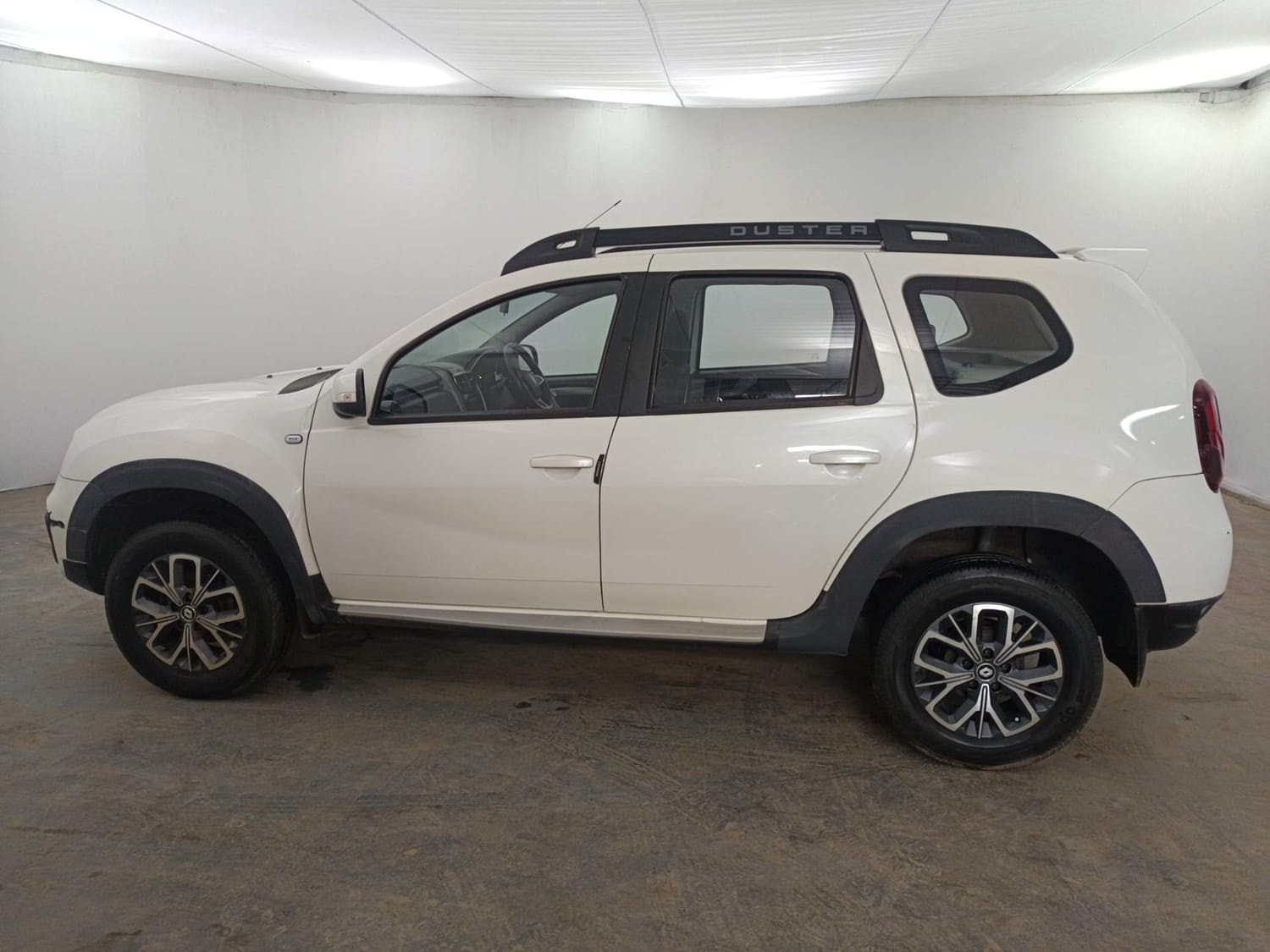 View 2021 Renault Duster Petrol RXZ Image 2 Used 2021 Renault Duster Petrol RXZ Image 2