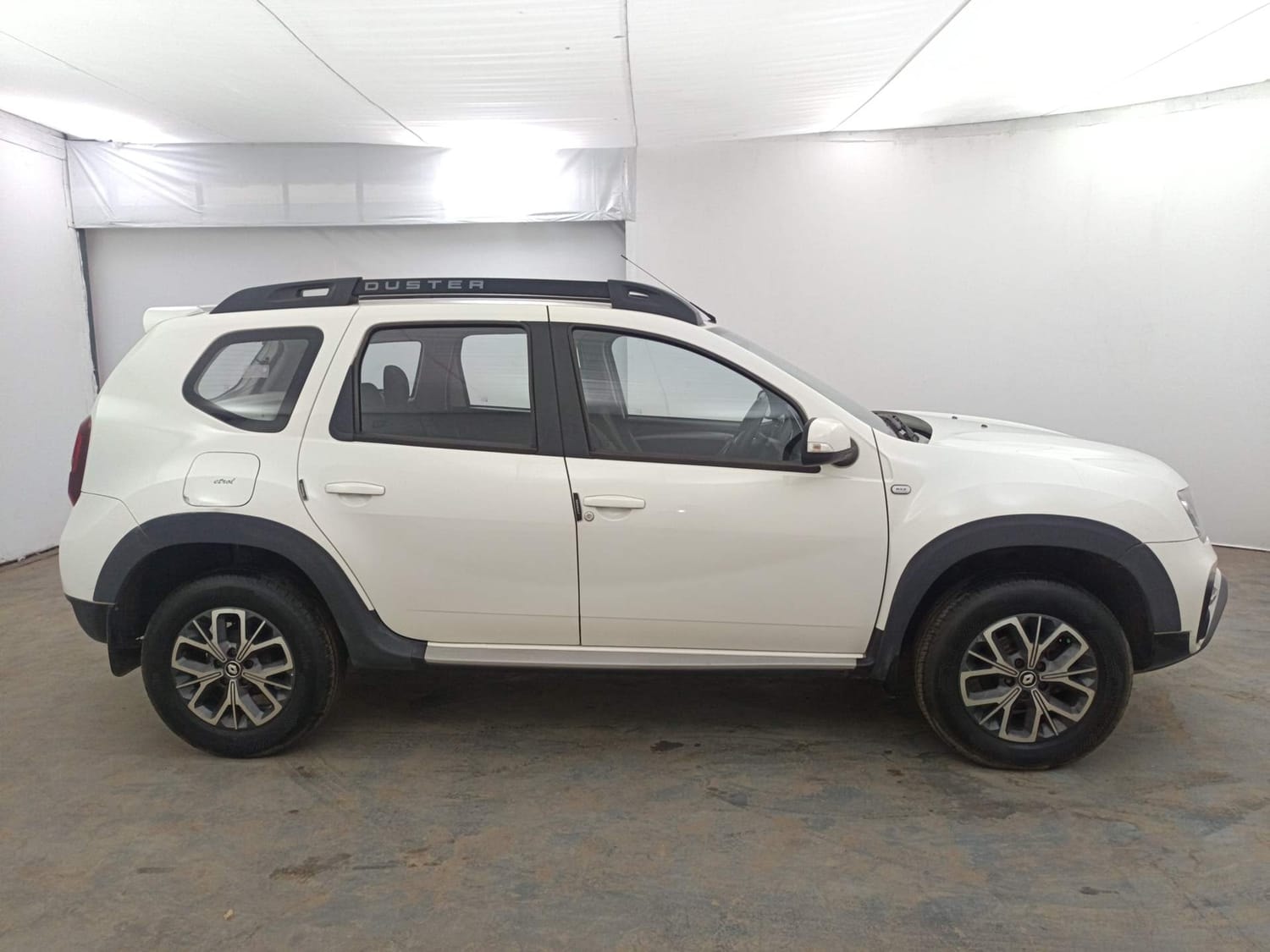 View 2021 Renault Duster Petrol RXZ Image 6 Used 2021 Renault Duster Petrol RXZ Image 6