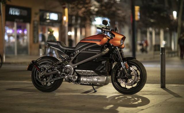 हार्ले-डेविडसन ने अपनी पहली इलैक्ट्रिक मोटरसाइकल के प्रोडक्शन वर्ज़न से पर्दा हटा लिया है जिसे 2020 तक बाज़ार में उतारा जाएगा. जानें कितनी खास है बाइक?