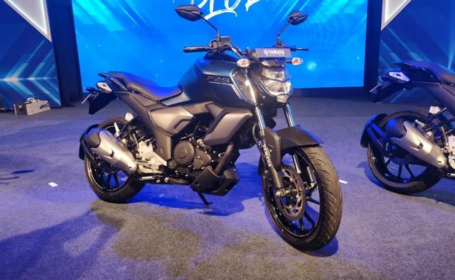 Yamaha Motor India announced earlier this year that will roll-out the Bharat Stage 6 (BS6) compliant two-wheelers by November 2019, and now details have been leaked on the updated versions of the FZ and FZ-S motorcycles. The 2020 Yamaha FZ, FZ-S will soon meet the stringent emission norms and a leaked document suggests that the motorcycles will see a revision in power figures. The leaked image reveals that the technical specifications remain unchanged on the updated FZ and FZ-S FI models with power coming from the same 149 cc single-cylinder engine, but the unit will make only 12.2 bhp, instead of the current 13.1 bhp on offer. That said, power does arrive early at 7250 rpm, as opposed to 8000 rpm on the current model.