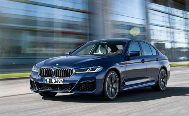 BMW इंडिया द्वारा लॉन्च नई कार की किडनी ग्रिल काफी आकर्षक है जो सिंगल पीस क्रोम सराउंड में आई है. जानें कितनी दमदार है नई 5 सीरीज़ सेडान?