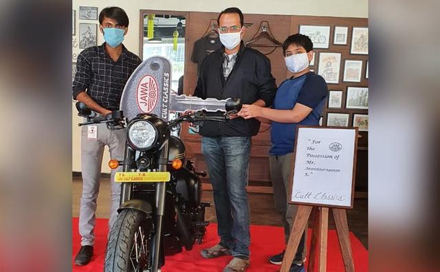 Priced at Rs. 1.94 lakh (ex-showroom), the Jawa Perak is India's most affordable factory-built bobber motorcycle and gets a bigger engine and better hardware than the other Jawa bikes on sale.