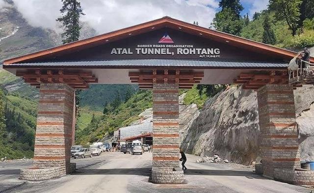 10,000 फीट से ऊपर बनी दुनिया की सबसे लंबी हाईवे सुरंग, 10 साल में बनकर तैयार हुई है और हिमाचल प्रदेश के कुल्लू और लाहौल घाटियों को जोड़ती है.