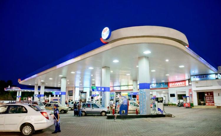 मुंबई में पेट्रोल 100 प्रति लीटर के काफी करीब आ गया है और आज रु. 99.71 प्रति लीटर पर बिक रहा है.