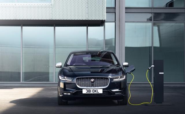 जगुआर लैंड रोवर ने पहली इलेक्ट्रिक SUV को चार्जिंग व्यवस्था देने के लिए 19 शहरों में 22 डीलरशिप पर चार्जिंग स्टेशन लगाए हैं. जानें कितनी होगी कीमत?