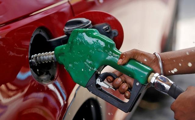 22 मार्च, 2022 से पेट्रोल और डीजल की कीमतों में कुल रु 10 प्रति लीटर की बढ़ोतरी की गई है.