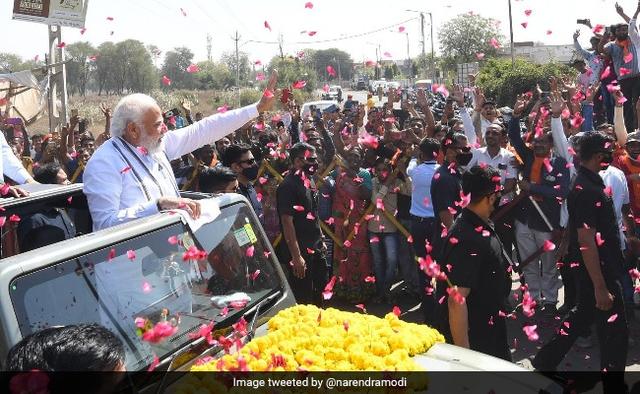 प्रधानमंत्री नरेंद्र मोदी को गुजरात में अपनी हालिया राजनीतिक रैली के दौरान नए-जेन महिंद्रा थार के ओपन-टॉप मॉडल में यात्रा करते हुए देखा गया था.