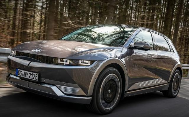 वर्ल्ड कार अवार्ड्स के आयोजकों ने इस साल पहली बार इलेक्ट्रिक वाहन श्रेणी की शुरुआत की है, और पुरस्कार के लिए कुल ग्यारह उम्मीदवार संघर्ष कर रहे थे.
