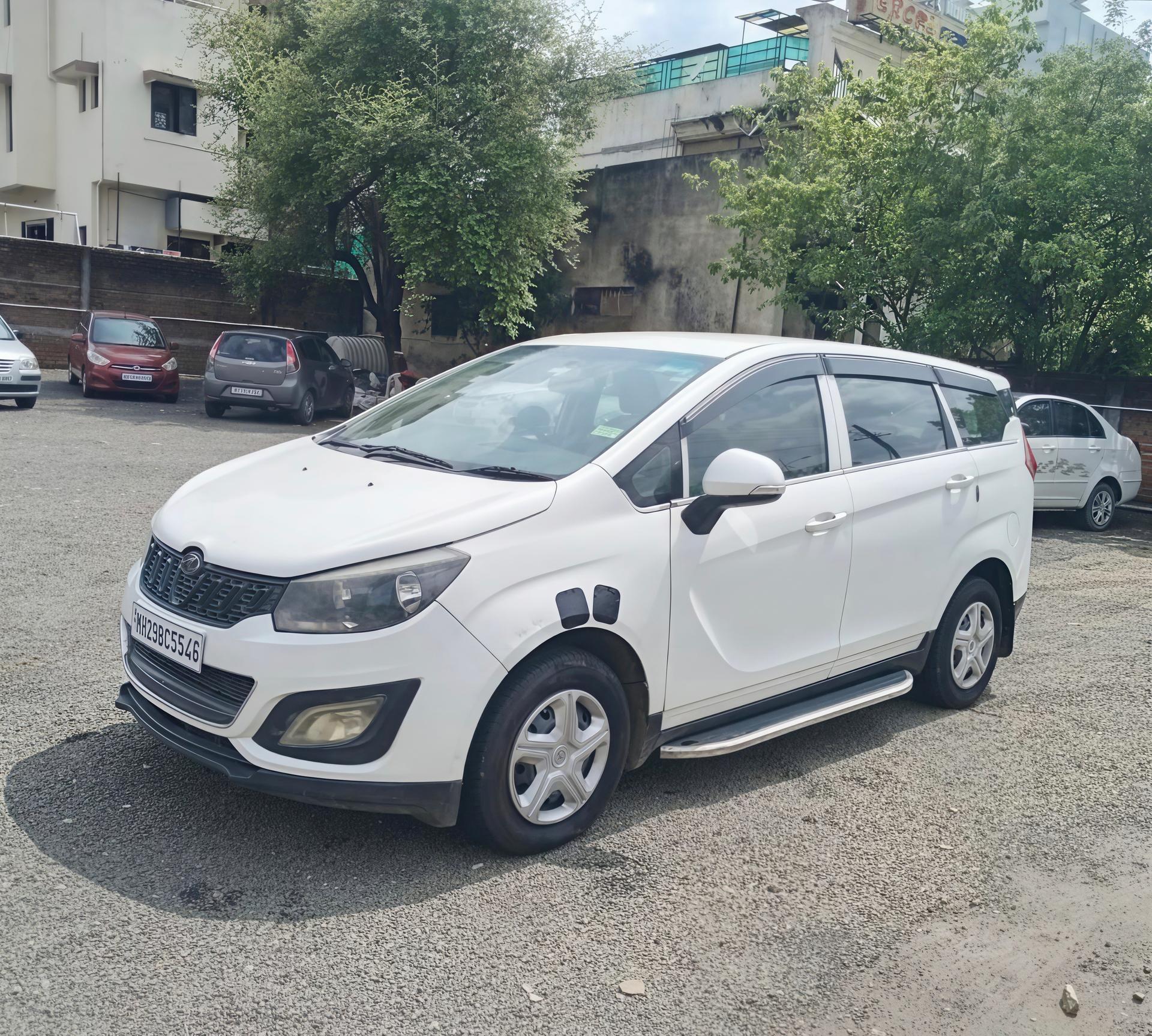 2018 महिंद्रा मराज़ो M4 8-Seater 2018 महिंद्रा मराज़ो M4 8-Seater