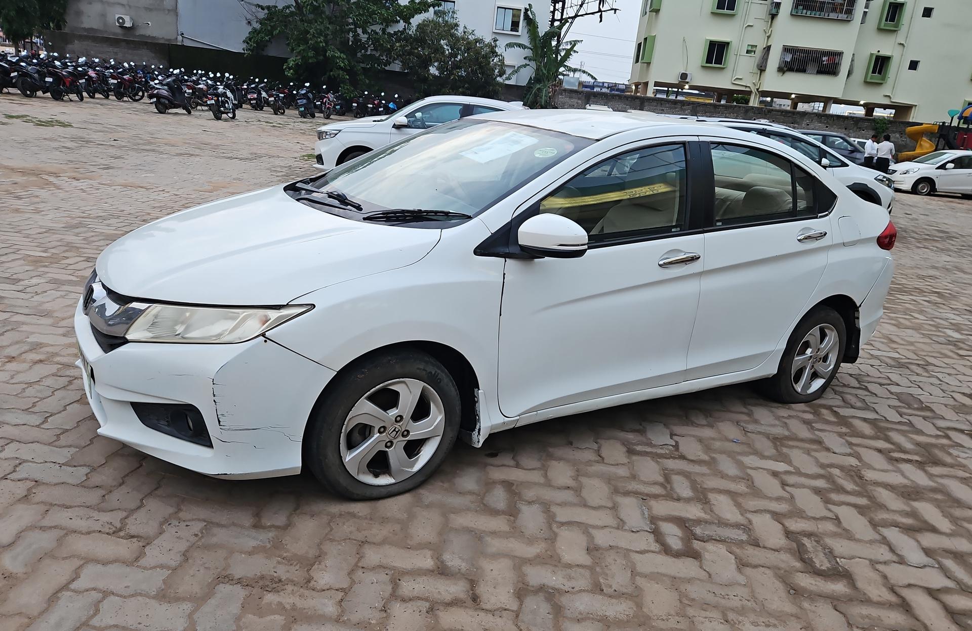 2015 होंडा सिटी V MT Diesel BS IV 2015 होंडा सिटी V MT Diesel BS IV