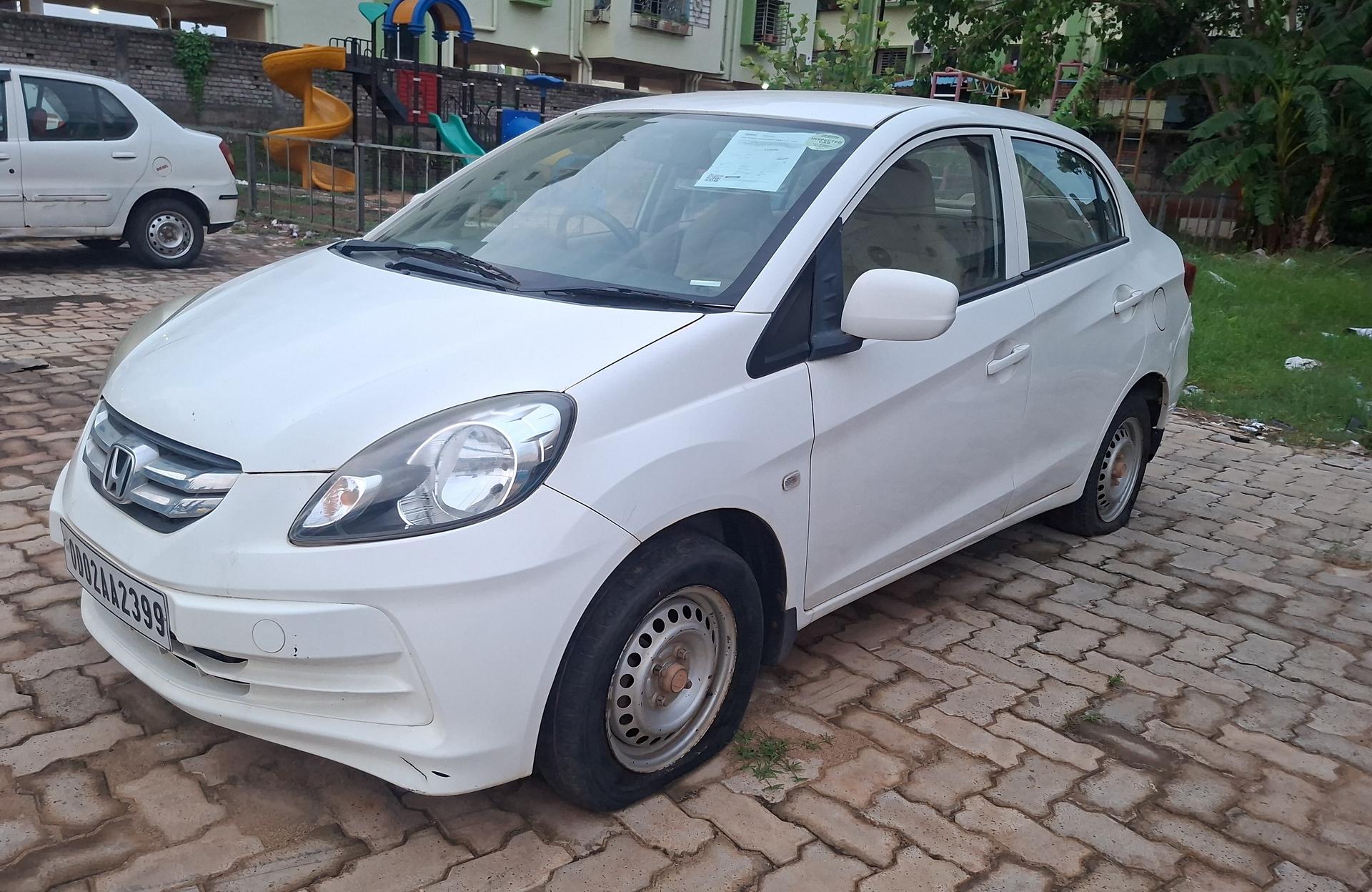 2015 होंडा अमेज़ E MT Petrol BS IV 2015 होंडा अमेज़ E MT Petrol BS IV