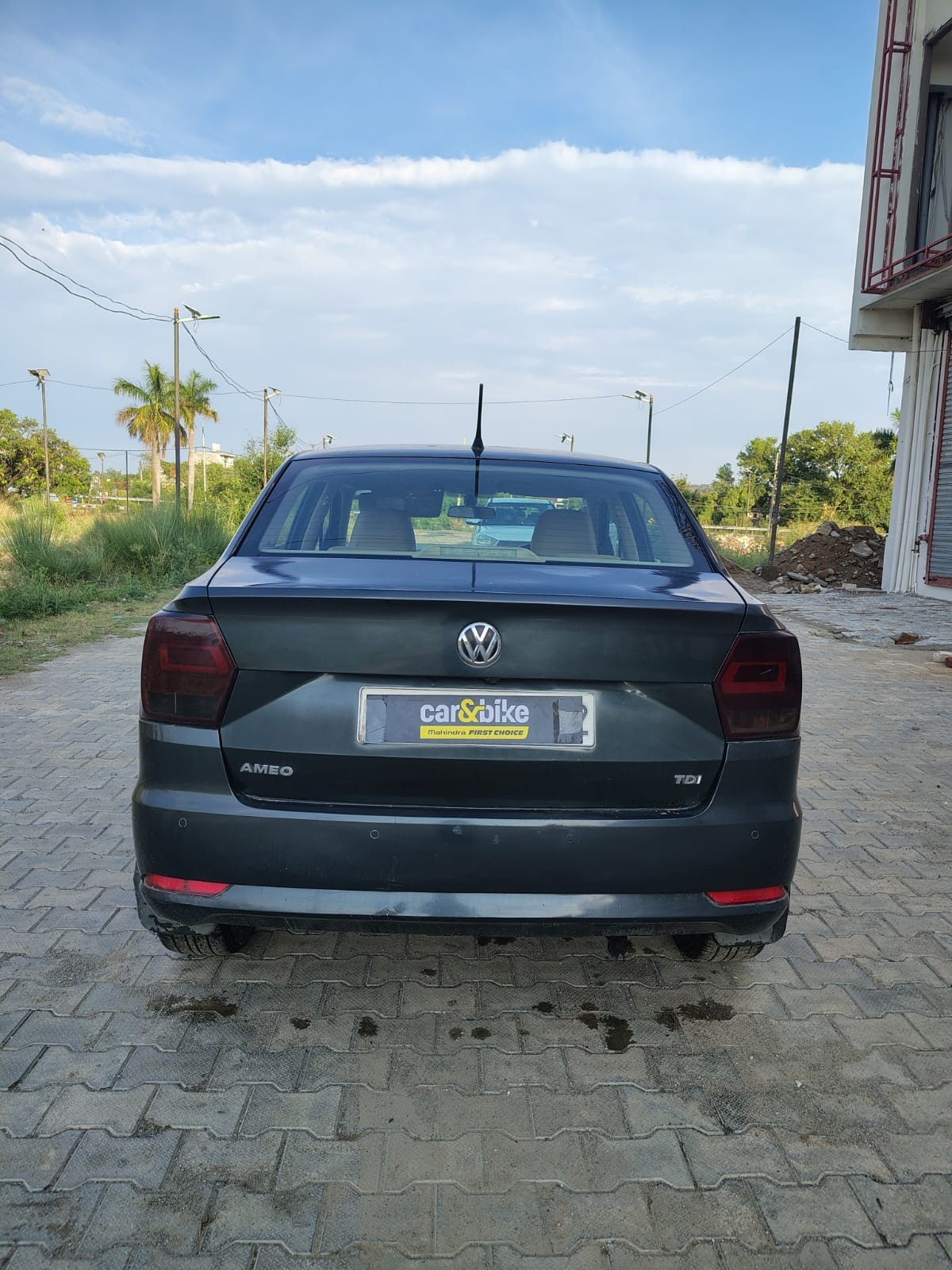 View 2017 Volkswagen Ameo 1.5 L TDI Diesel Highline Image 4 Used 2017 Volkswagen Ameo 1.5 L TDI Diesel Highline Image 4
