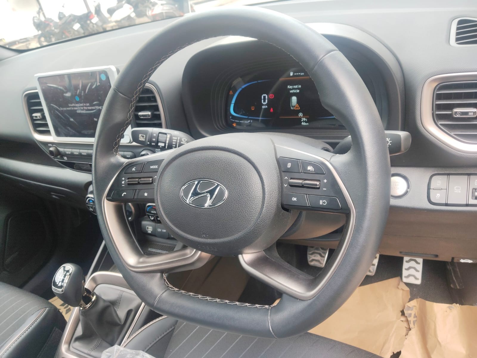 View 2024 Hyundai Venue SX (O) 1.0 iMT Petrol Image 11 Used 2024 Hyundai Venue SX (O) 1.0 iMT Petrol Image 11