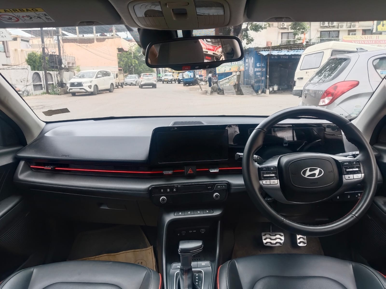 View 2024 Hyundai Venue SX (O) 1.0 iMT Petrol Image 9 Used 2024 Hyundai Venue SX (O) 1.0 iMT Petrol Image 9