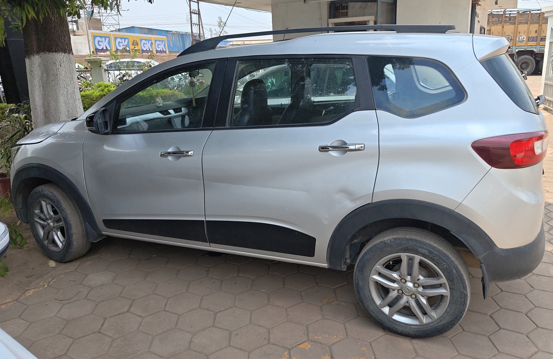 Used 2023 Renault Triber Used 2023 Renault Triber