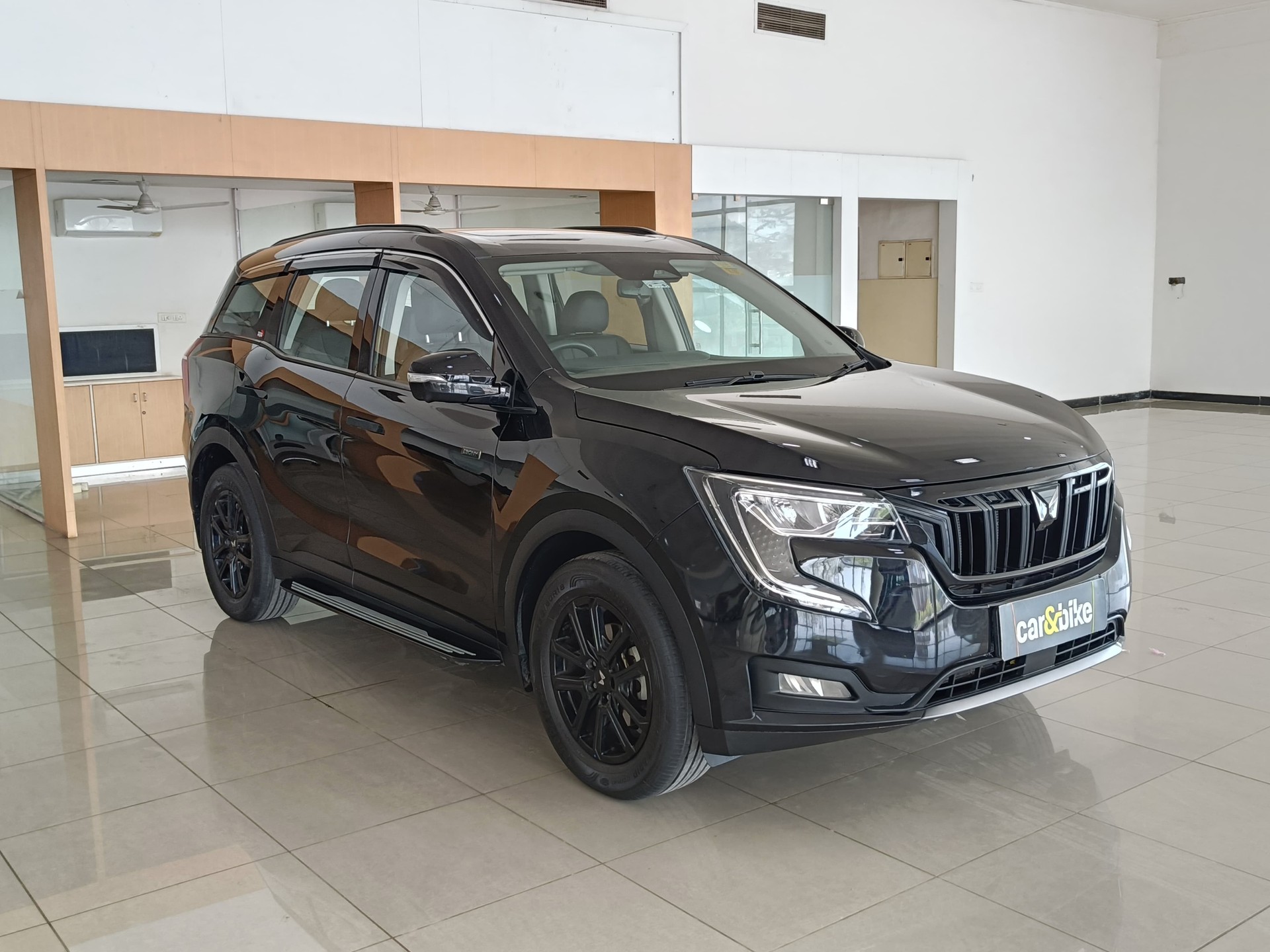 View 2025 Mahindra XUV700 MX Diesel MT 7 STR Image 12 Used 2025 Mahindra XUV700 MX Diesel MT 7 STR Image 12