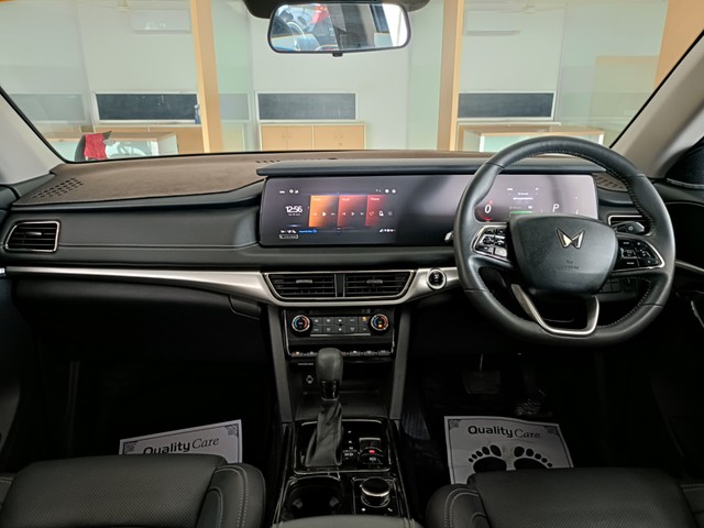 View Mahindra XUV700 Image 9 Used Mahindra XUV700 Image 9