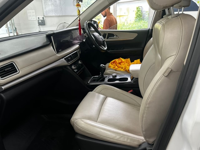 View Mahindra XUV700 Image 13 Used Mahindra XUV700 Image 13