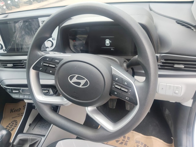 View Mahindra XUV300 Image 11 Used Mahindra XUV300 Image 11