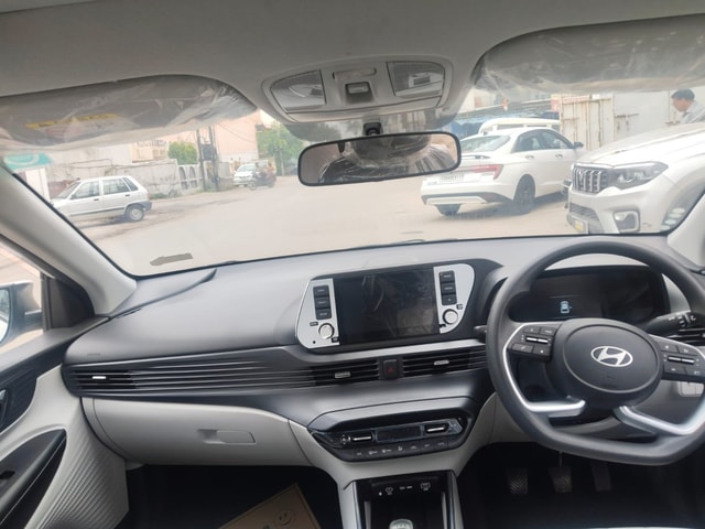 View Mahindra XUV300 Image 9 Used Mahindra XUV300 Image 9