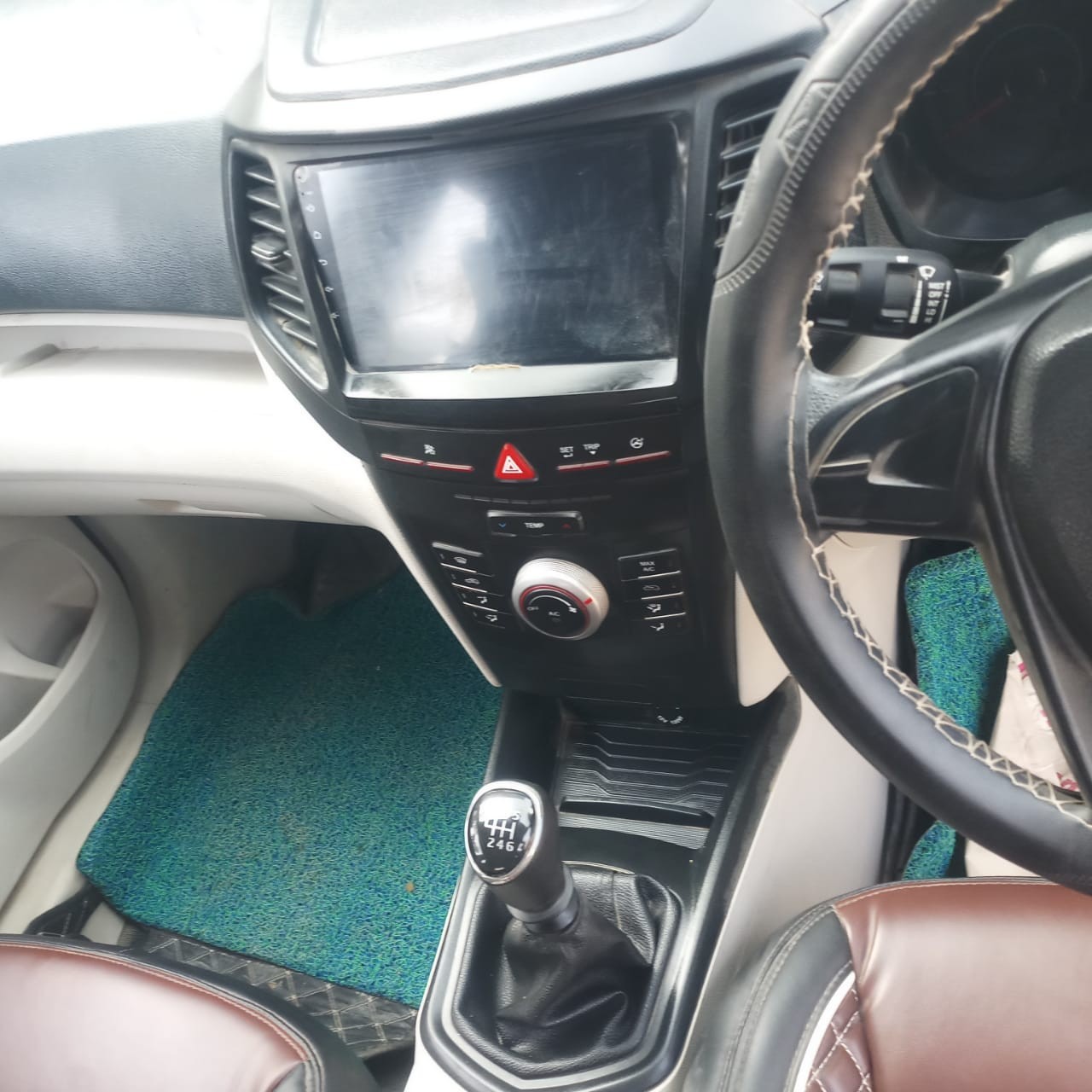 Used 2022 Mahindra XUV300 Used 2022 Mahindra XUV300