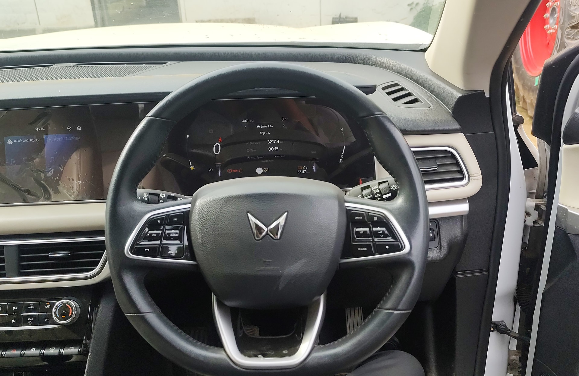 Used 2023 Mahindra XUV700 Used 2023 Mahindra XUV700