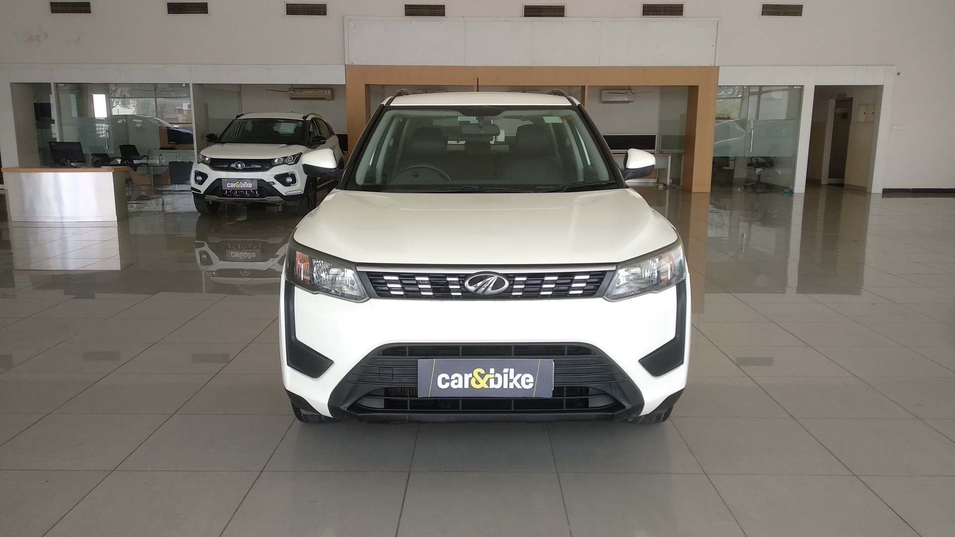 View 2019 Mahindra XUV300 W6 AMT Diesel BS IV Image 2 Used 2019 Mahindra XUV300 W6 AMT Diesel BS IV Image 2