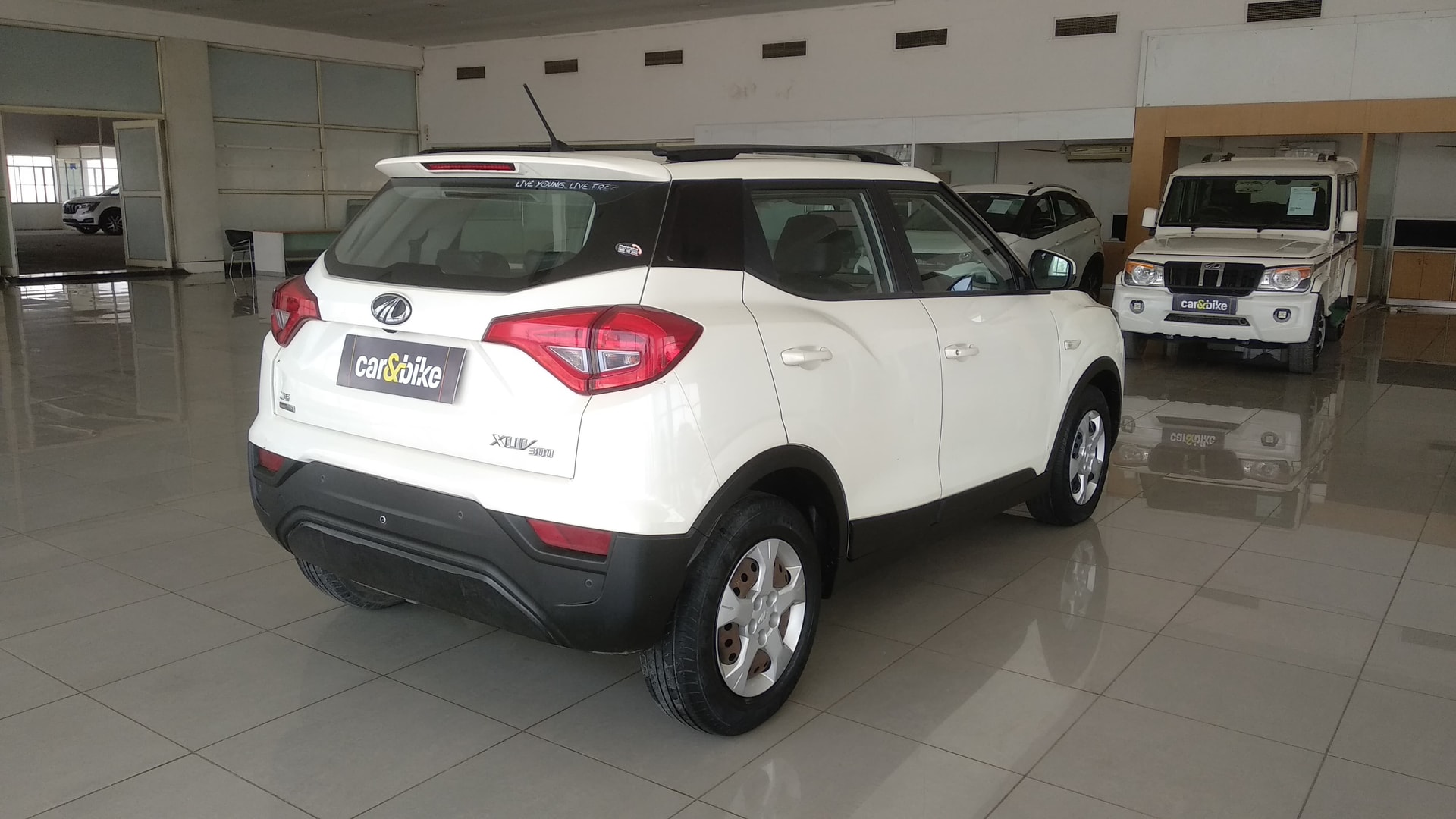 View 2019 Mahindra XUV300 W6 AMT Diesel BS IV Image 9 Used 2019 Mahindra XUV300 W6 AMT Diesel BS IV Image 9