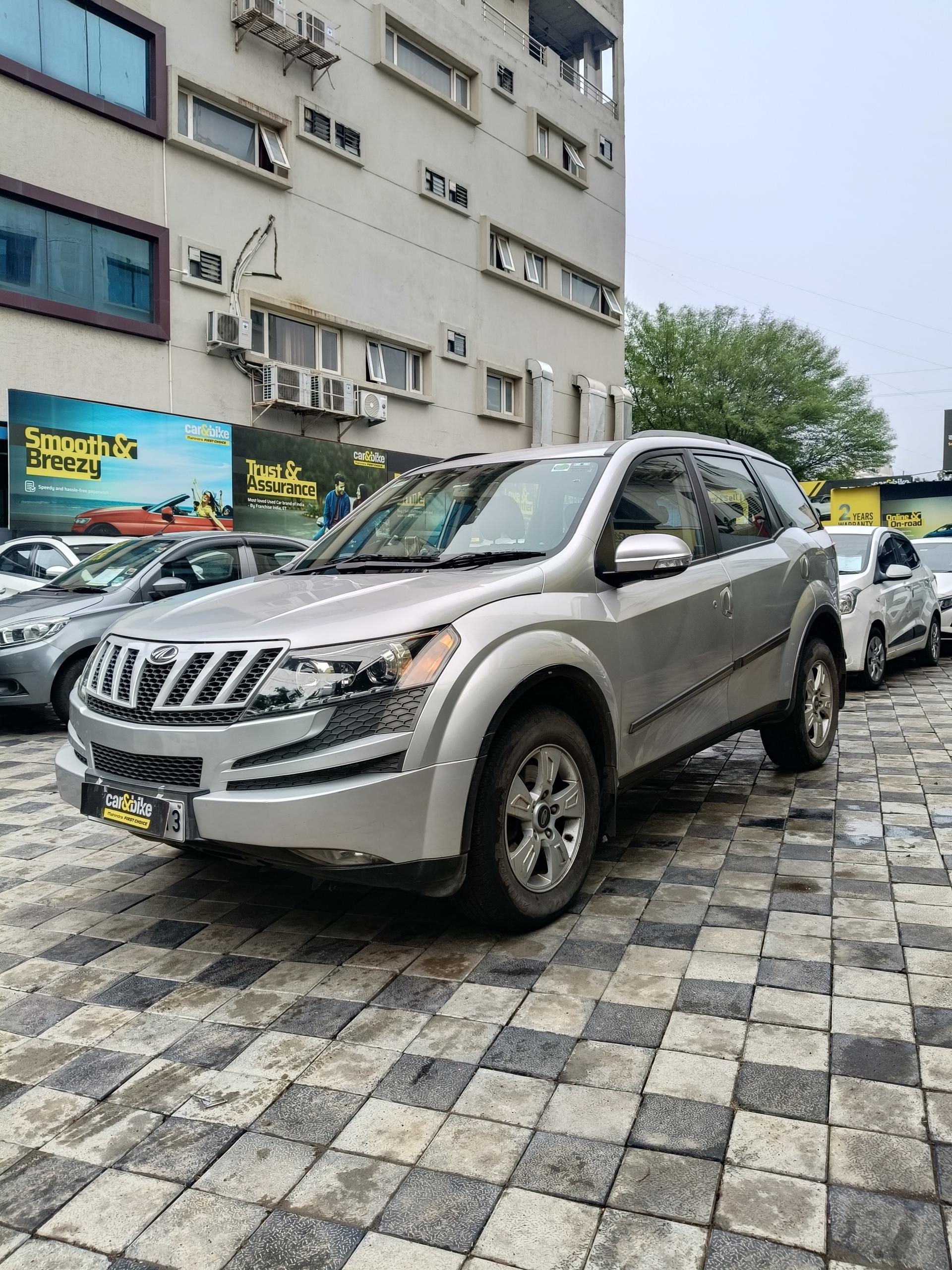 2015 महिंद्रा एक्सयूवी500 W8 FWD 2015 महिंद्रा एक्सयूवी500 W8 FWD