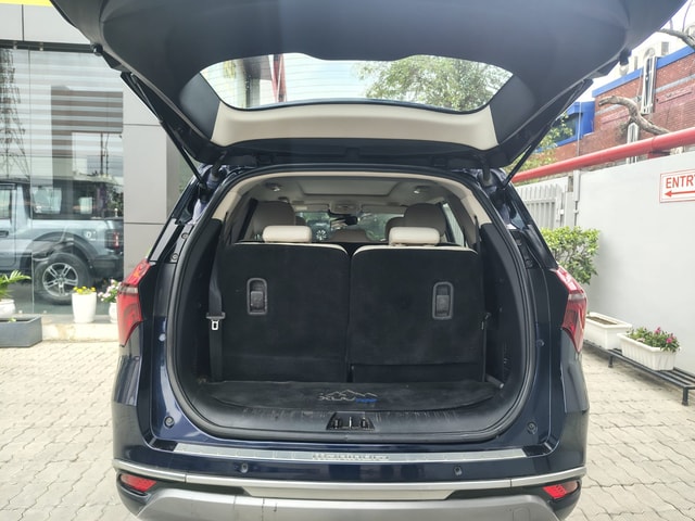 View Mahindra XUV700 Image 16 Used Mahindra XUV700 Image 16