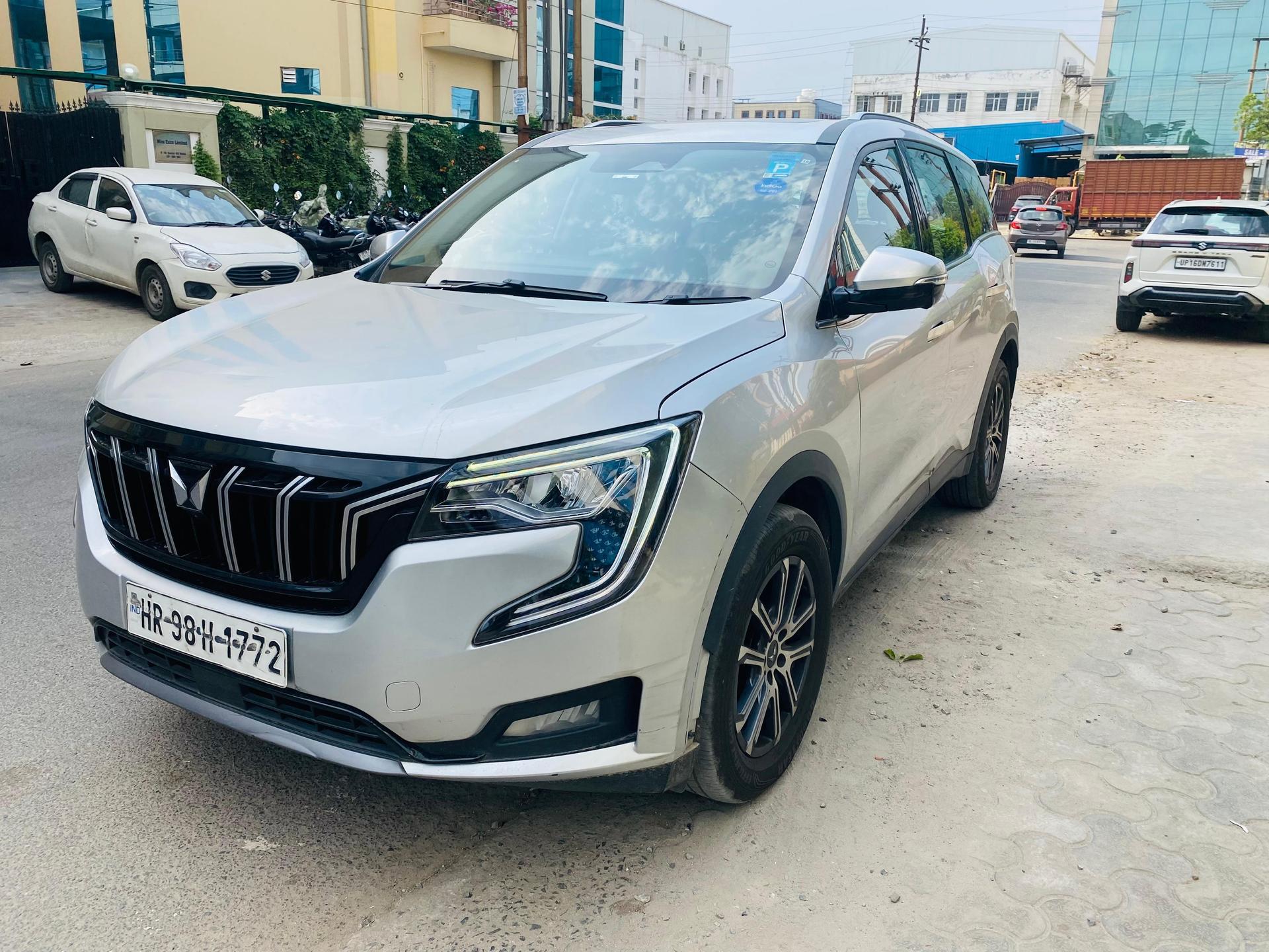 2023 महिंद्रा एक्सयूवी700 AX7 AT Luxury Petrol 7 STR 2023 महिंद्रा एक्सयूवी700 AX7 AT Luxury Petrol 7 STR