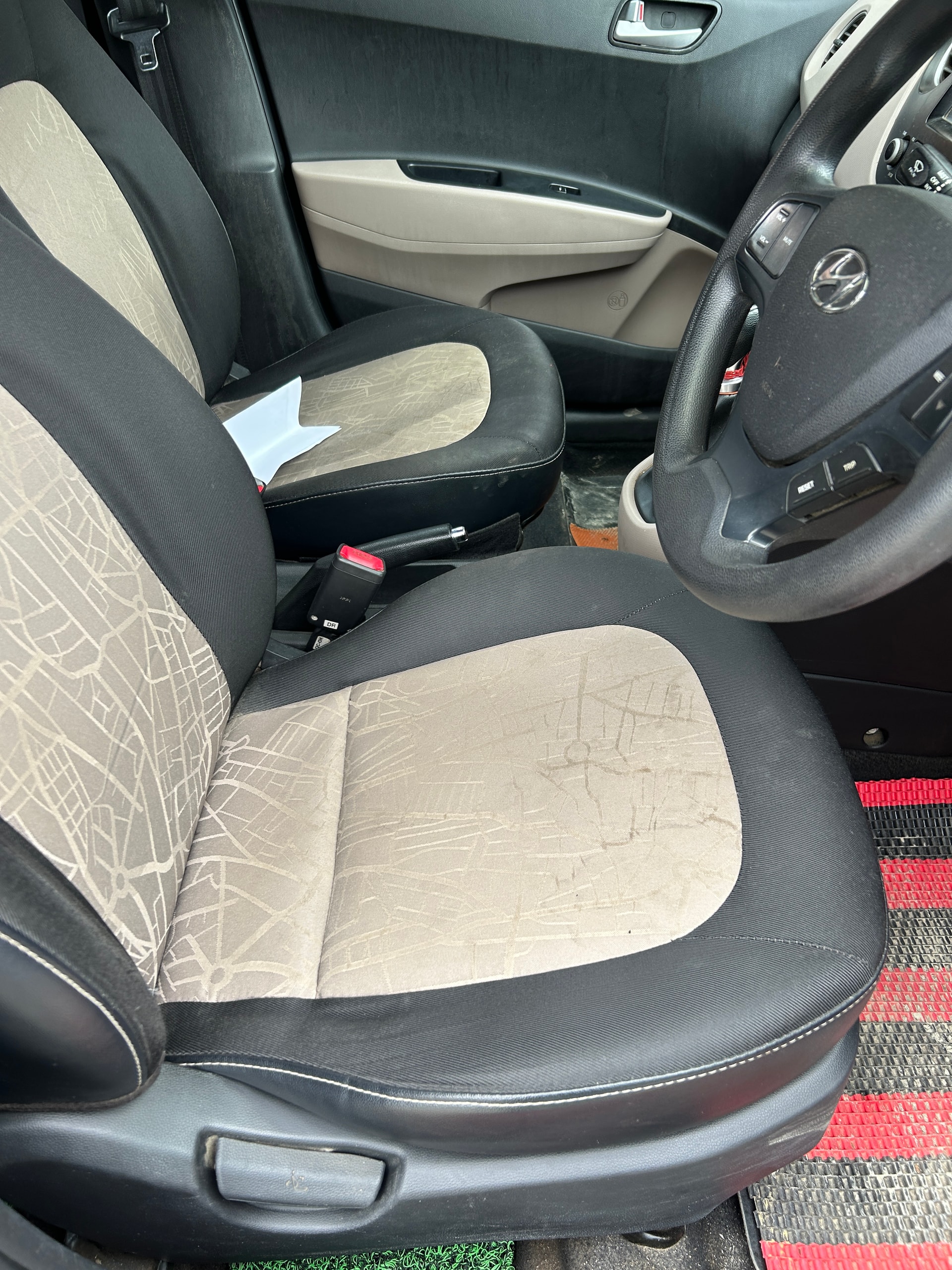 View 2017 Hyundai Grand i10 1.2 Sportz Petrol BS IV Image 13 Used 2017 Hyundai Grand i10 1.2 Sportz Petrol BS IV Image 13