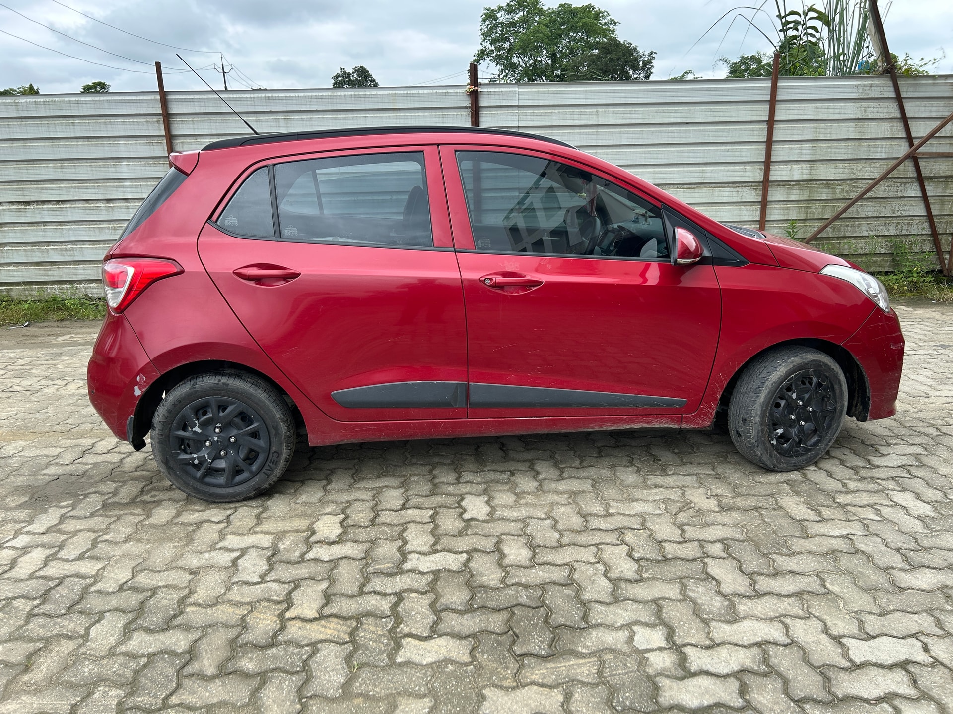 View 2017 Hyundai Grand i10 1.2 Sportz Petrol BS IV Image 8 Used 2017 Hyundai Grand i10 1.2 Sportz Petrol BS IV Image 8