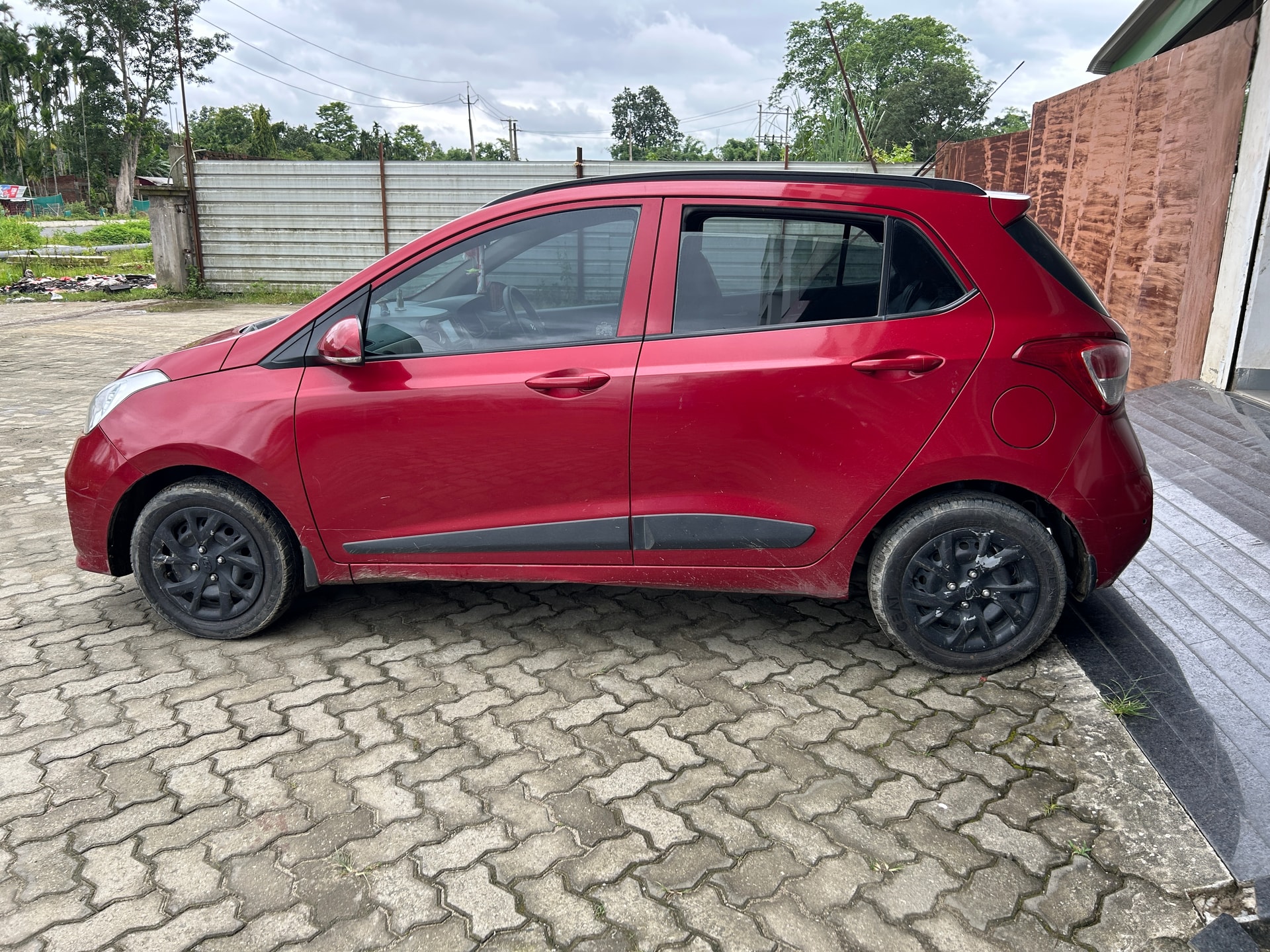 View 2017 Hyundai Grand i10 1.2 Sportz Petrol BS IV Image 6 Used 2017 Hyundai Grand i10 1.2 Sportz Petrol BS IV Image 6