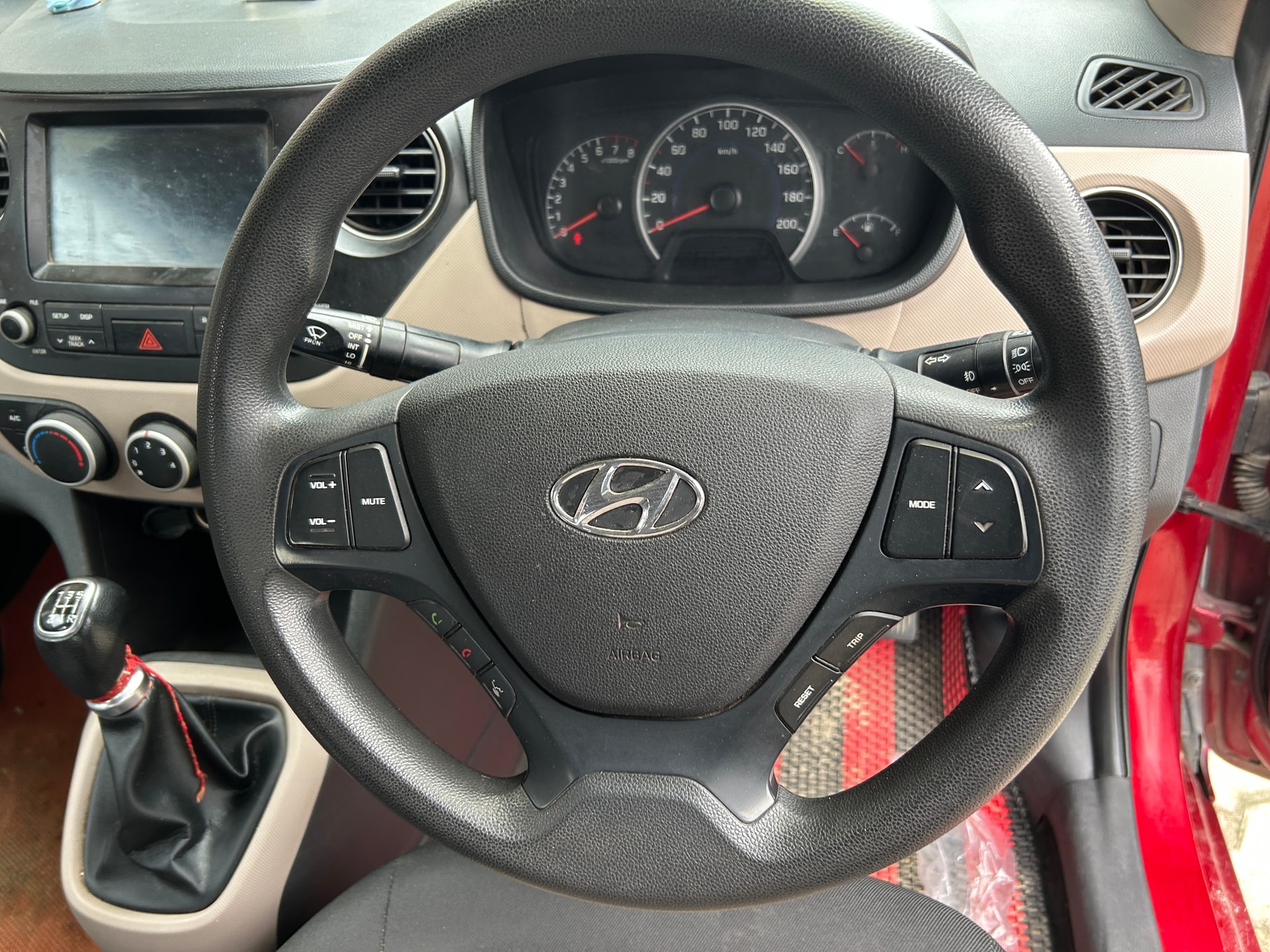 View 2017 Hyundai Grand i10 1.2 Sportz Petrol BS IV Image 11 Used 2017 Hyundai Grand i10 1.2 Sportz Petrol BS IV Image 11