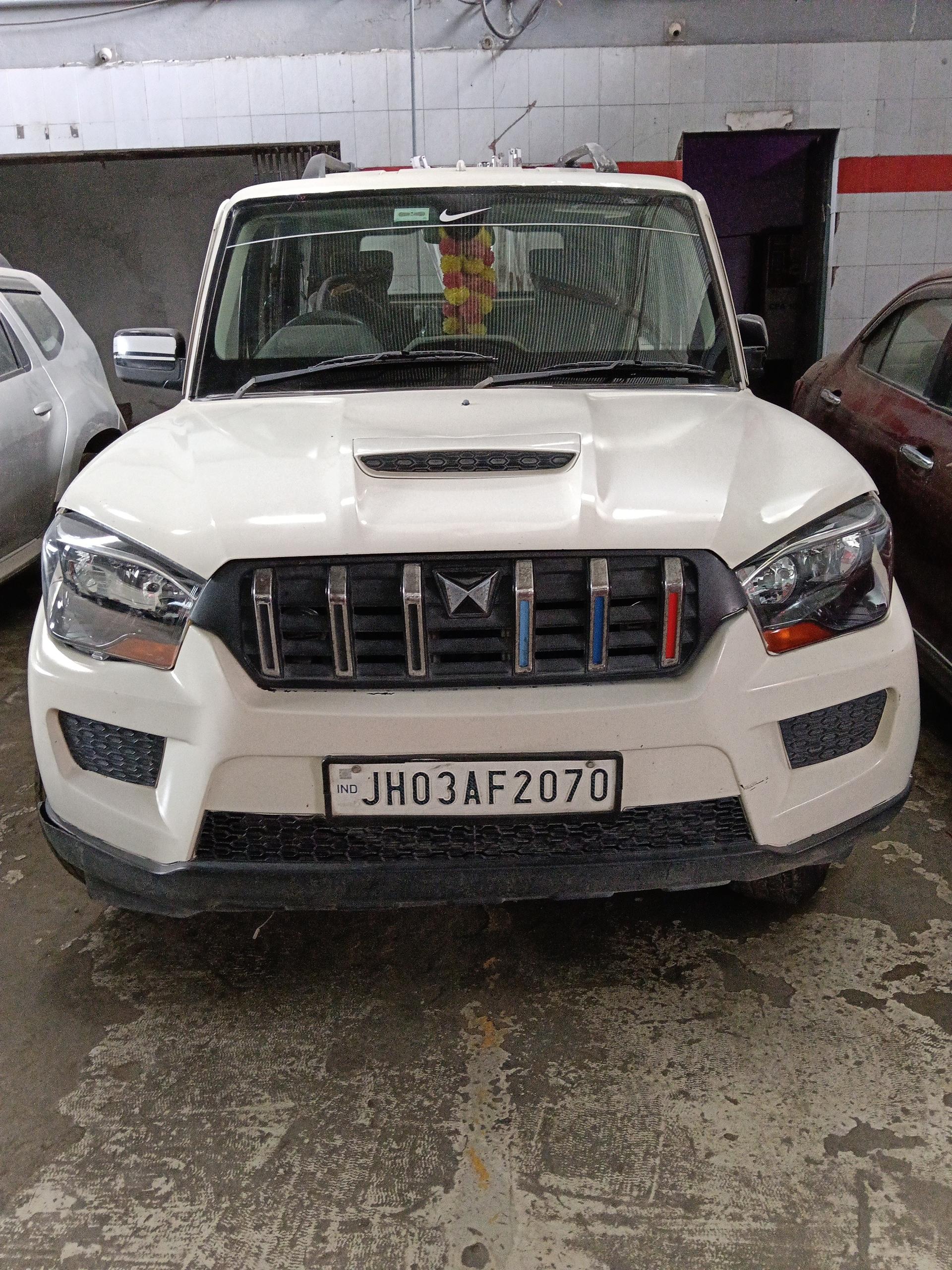 2015 महिंद्रा स्कॉर्पियो S2 2WD 2015 महिंद्रा स्कॉर्पियो S2 2WD