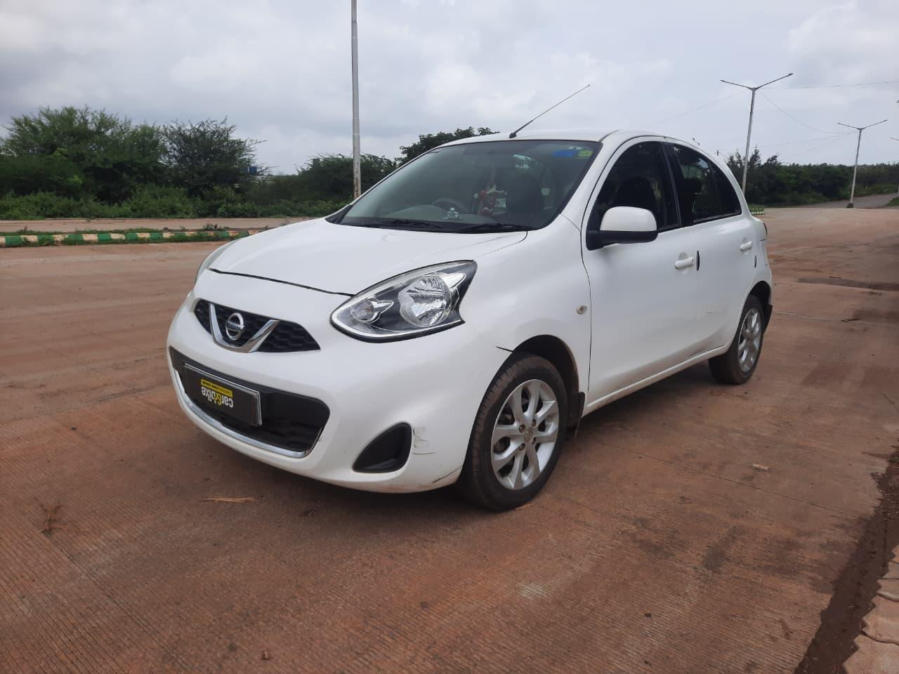2014 निसान माइक्रा XV (CVT) 2014 निसान माइक्रा XV (CVT)