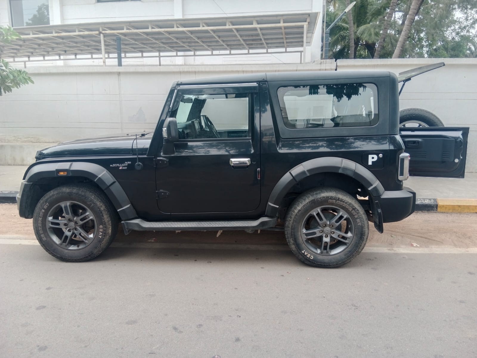 View 2023 Mahindra Thar LX RWD Automatic 4 Seater Hard Top Image 14 Used 2023 Mahindra Thar LX RWD Automatic 4 Seater Hard Top Image 14