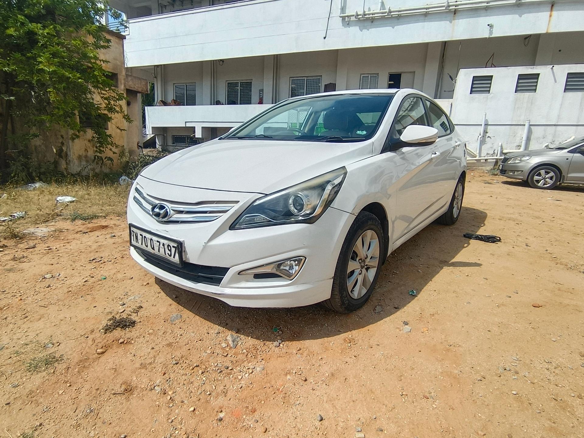 2015 ह्युंडई फ्लयूडिक वरना 1.6 VTVT 2015 ह्युंडई फ्लयूडिक वरना 1.6 VTVT