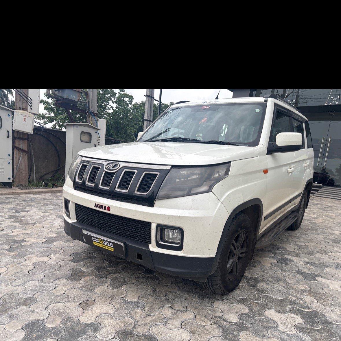 2019 महिंद्रा टीयूवी300 T10 100HP 2019 महिंद्रा टीयूवी300 T10 100HP