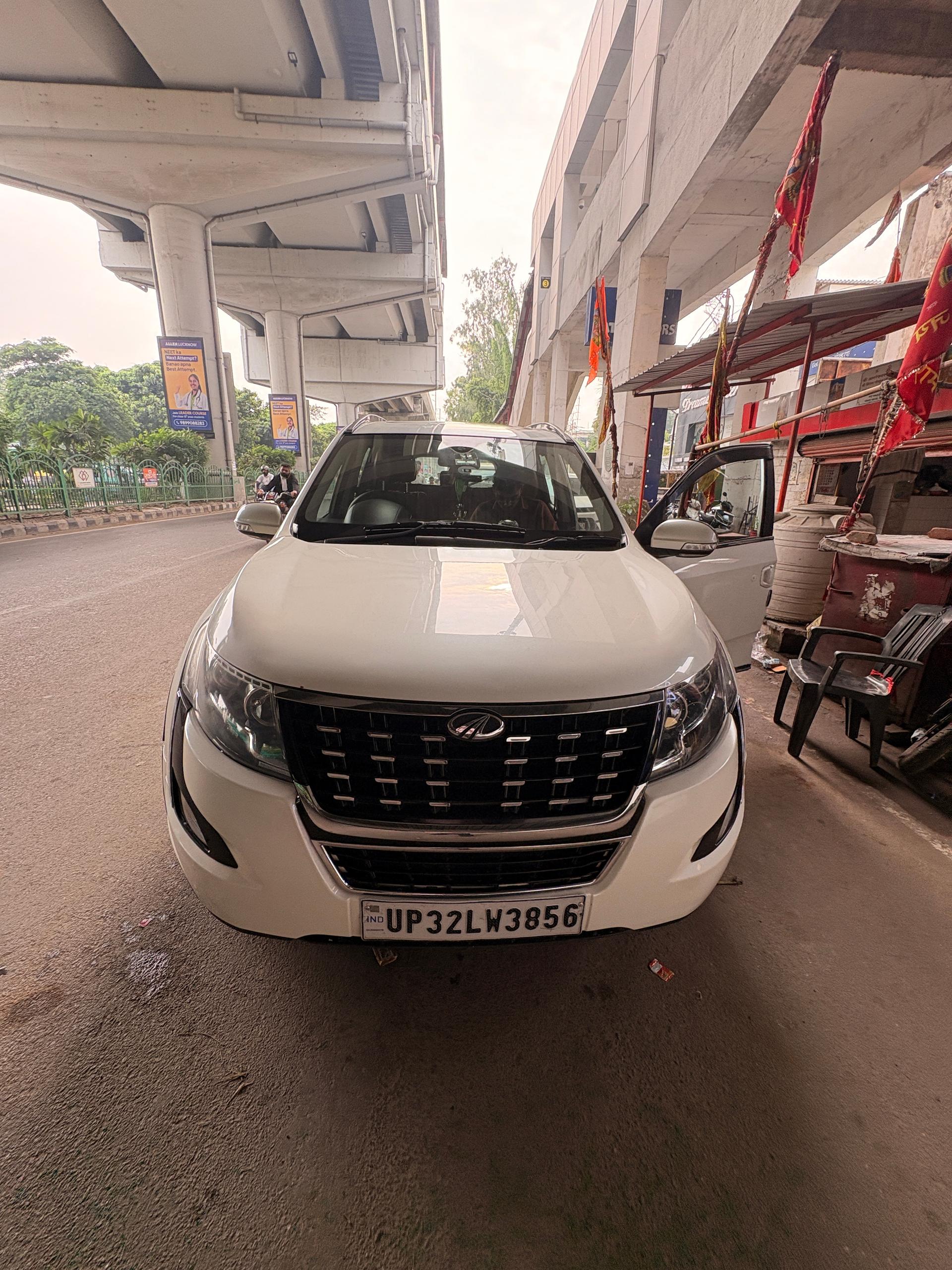 2020 महिंद्रा एक्सयूवी500 W11 2020 महिंद्रा एक्सयूवी500 W11