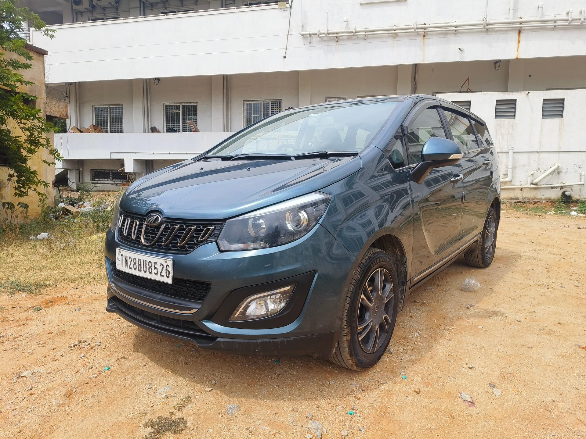 2021 महिंद्रा मराज़ो M2 8-Seater 2021 महिंद्रा मराज़ो M2 8-Seater