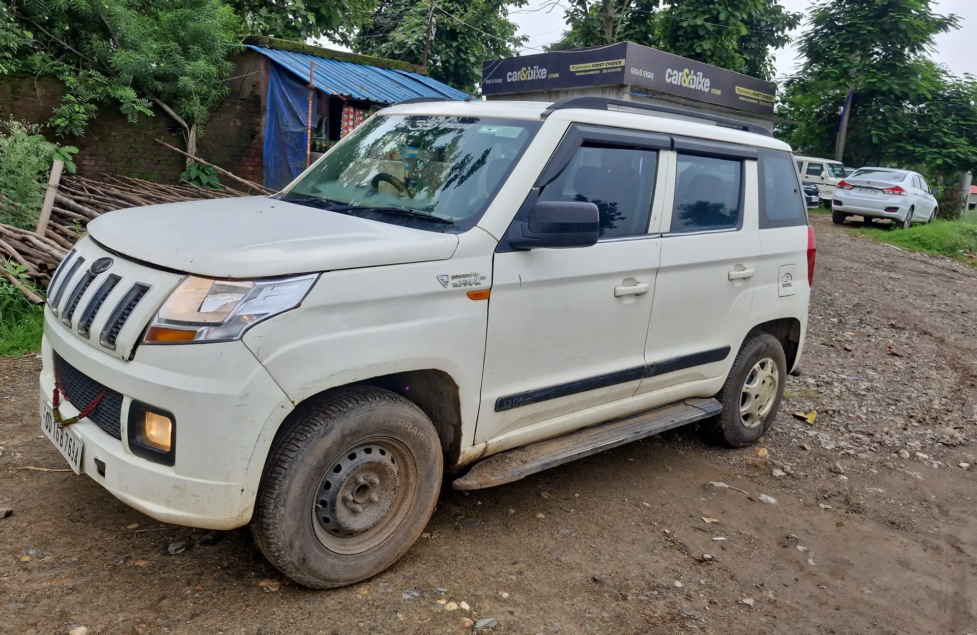 2015 महिंद्रा टीयूवी300 T6 Plus 2015 महिंद्रा टीयूवी300 T6 Plus
