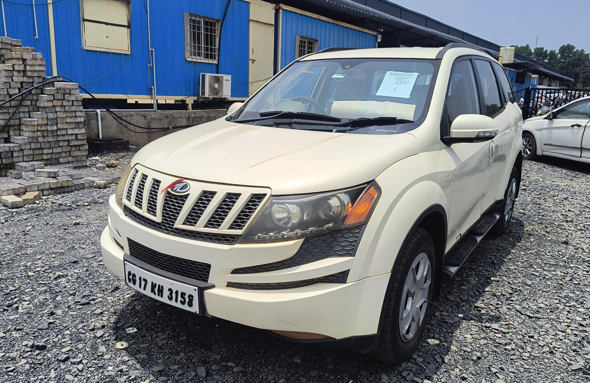 2013 महिंद्रा एक्सयूवी500 W6 FWD 2013 महिंद्रा एक्सयूवी500 W6 FWD