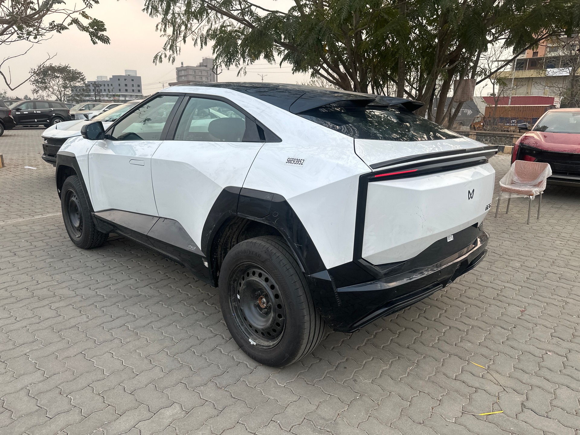 View 2025 Mahindra BE 6e Pack One 59 kWh 7.2 KW R18 Image 4 Used 2025 Mahindra BE 6e Pack One 59 kWh 7.2 KW R18 Image 4