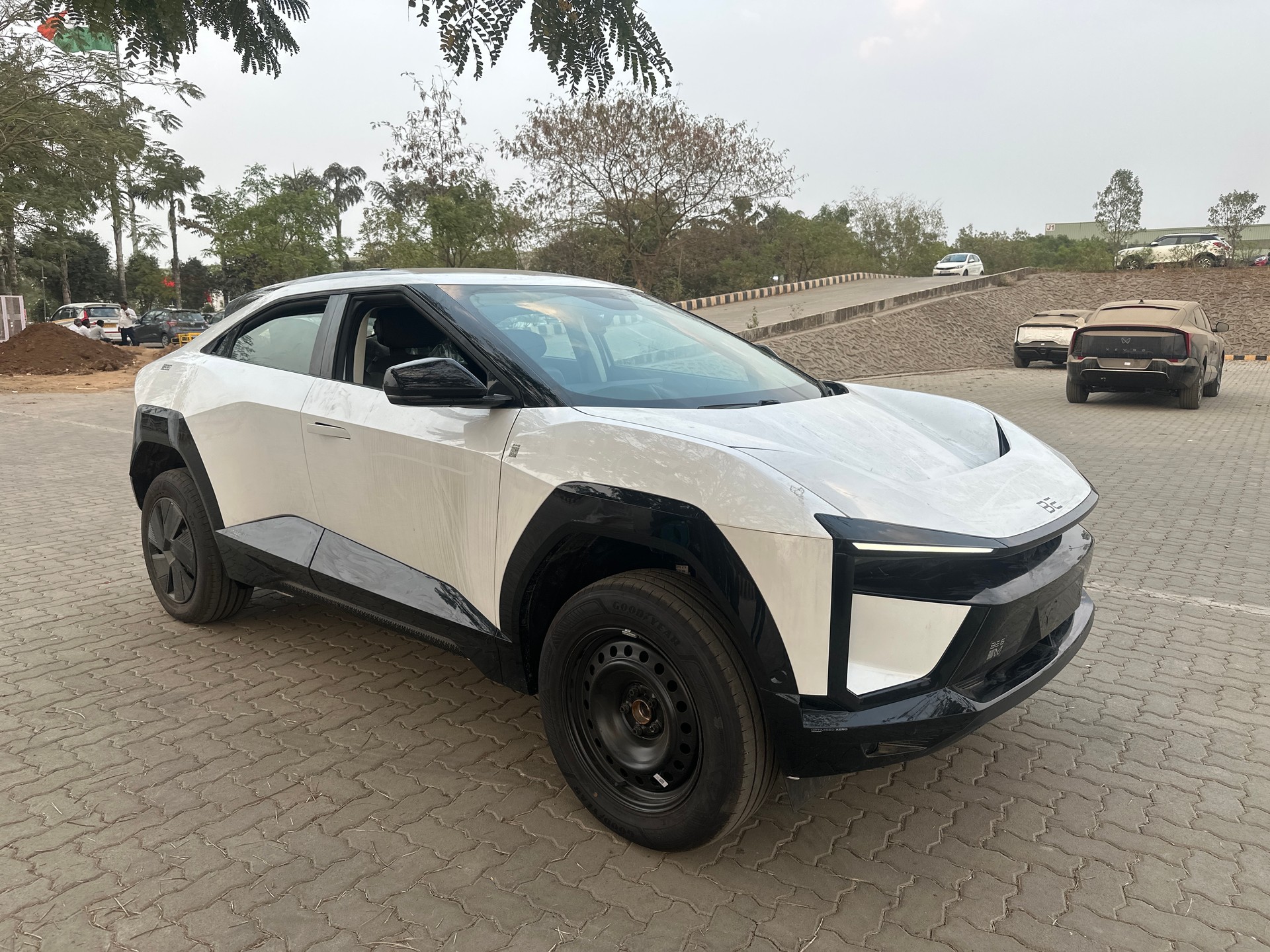 View 2025 Mahindra BE 6e Pack One 59 kWh 7.2 KW R18 Image 8 Used 2025 Mahindra BE 6e Pack One 59 kWh 7.2 KW R18 Image 8