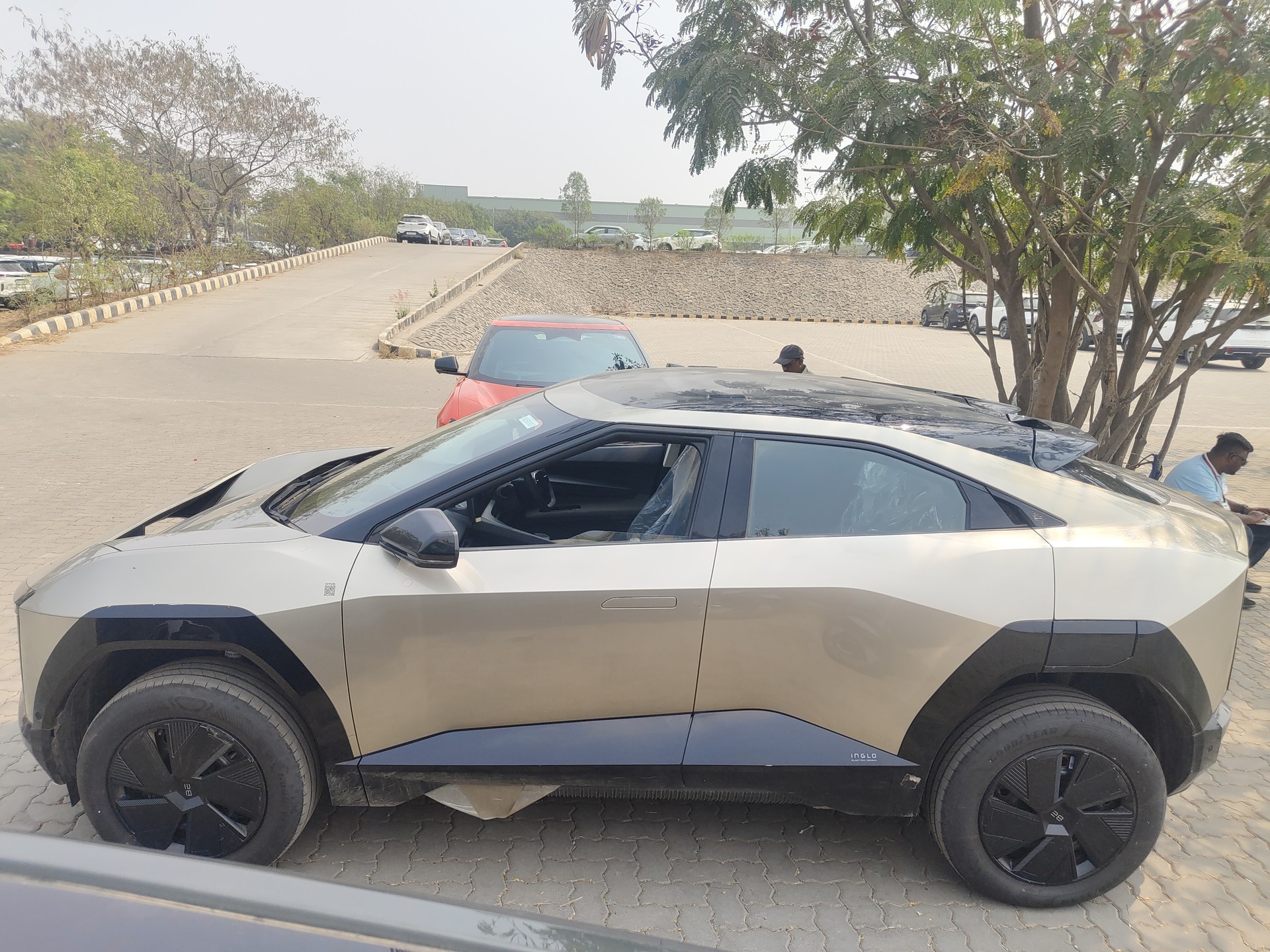 View 2025 Mahindra BE 6e Pack One 59 kWh 7.2 KW R18 Image 3 Used 2025 Mahindra BE 6e Pack One 59 kWh 7.2 KW R18 Image 3
