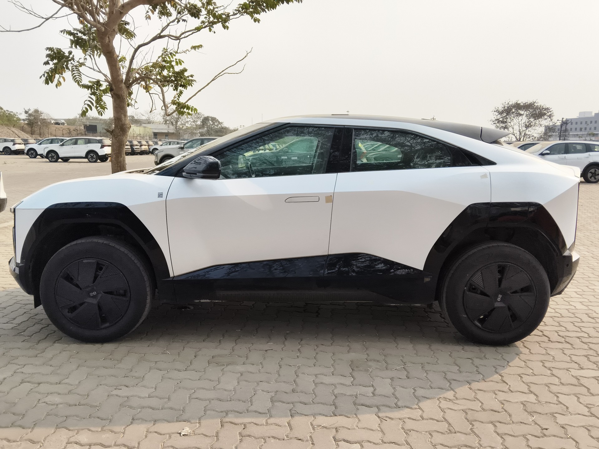 View 2025 Mahindra BE 6e Pack One 59 kWh 11.2 kW R18 Image 3 Used 2025 Mahindra BE 6e Pack One 59 kWh 11.2 kW R18 Image 3