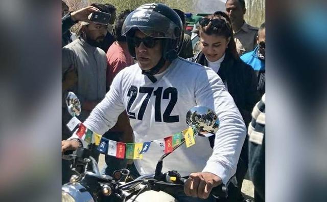 सलमान खान हाल ही में लेह के खतरनाक पहाड़ों पर रॉयल एनफील्ड की क्लासिक 350 बाइक चलाते देखे गए हैं. टैप कर जानें किस फिल्म की शूटिंग कर रहे हैं सलमान?
